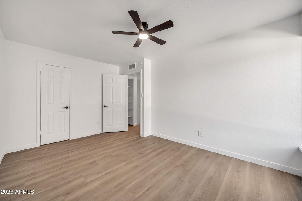Image 17 of property listing at 3338 W LAS PALMARITAS Drive, Phoenix, AZ 85051