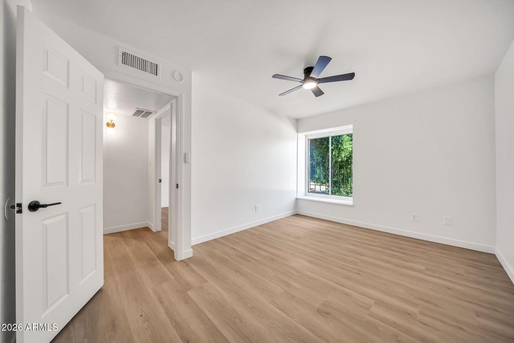 Image 18 of property listing at 3338 W LAS PALMARITAS Drive, Phoenix, AZ 85051