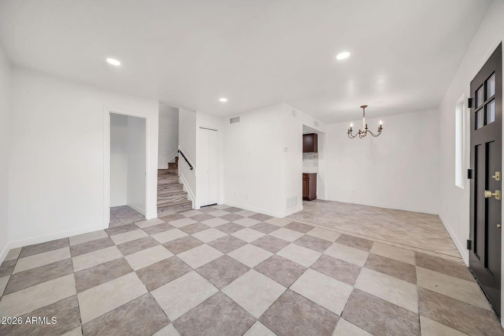 Image 2 of property listing at 3338 W LAS PALMARITAS Drive, Phoenix, AZ 85051
