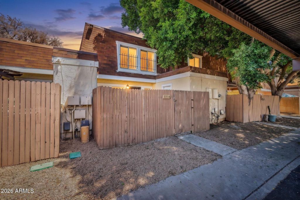 Image 26 of property listing at 3338 W LAS PALMARITAS Drive, Phoenix, AZ 85051