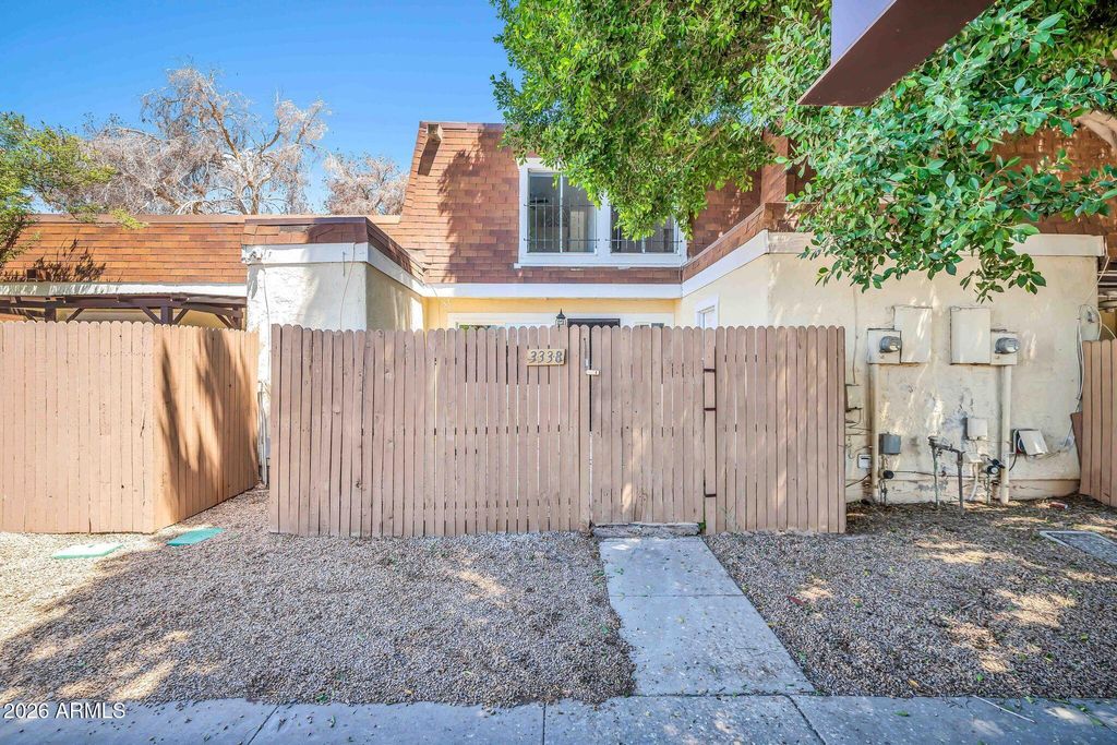 Image 27 of property listing at 3338 W LAS PALMARITAS Drive, Phoenix, AZ 85051