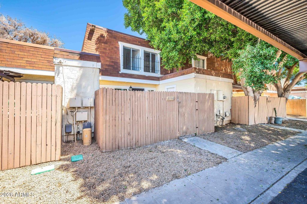 Image 28 of property listing at 3338 W LAS PALMARITAS Drive, Phoenix, AZ 85051