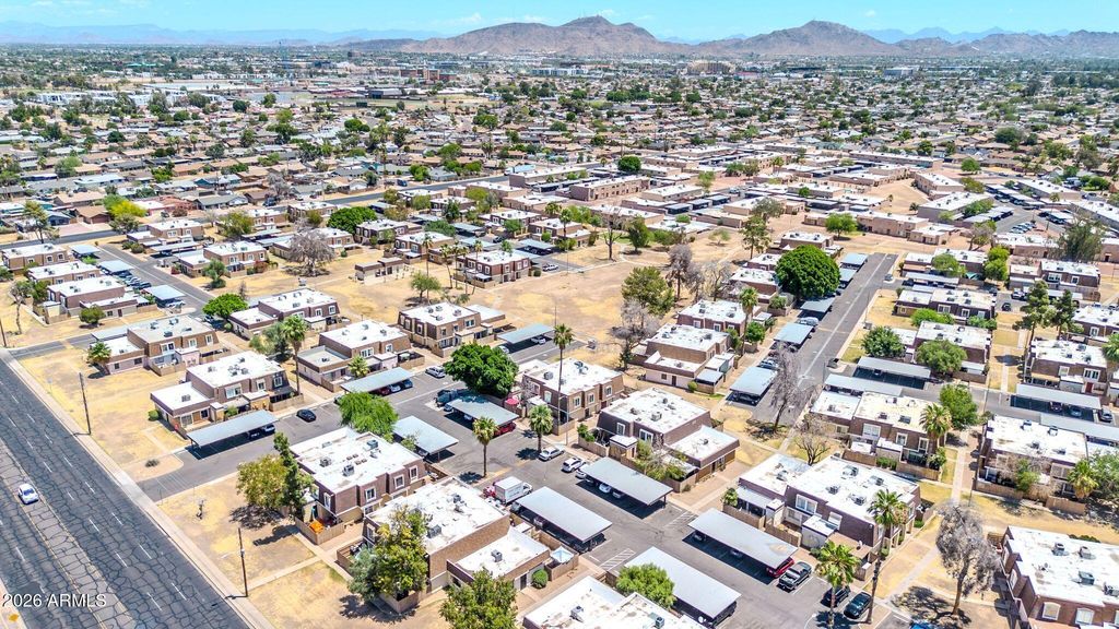 Image 29 of property listing at 3338 W LAS PALMARITAS Drive, Phoenix, AZ 85051