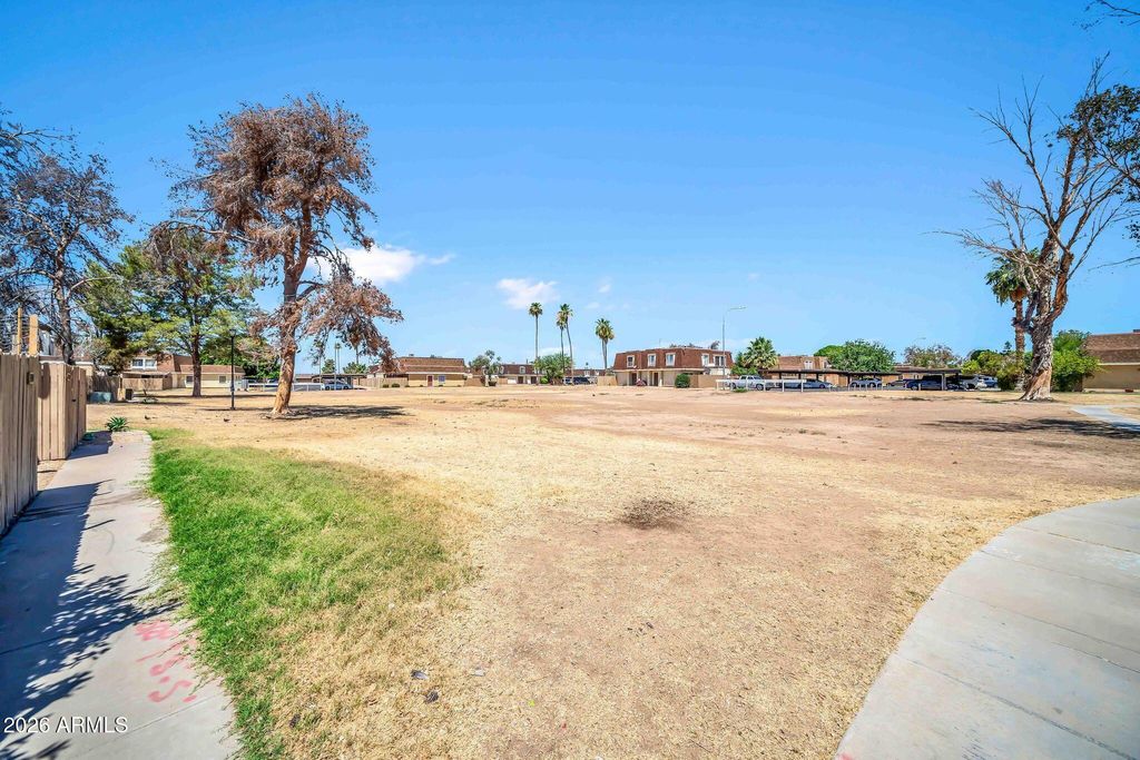 Image 31 of property listing at 3338 W LAS PALMARITAS Drive, Phoenix, AZ 85051