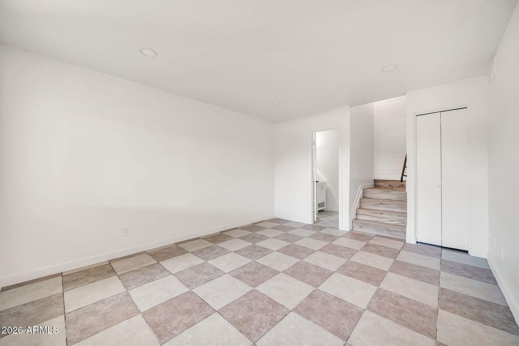 Image 8 of property listing at 3338 W LAS PALMARITAS Drive, Phoenix, AZ 85051