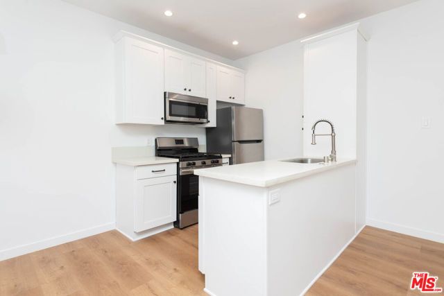 7714 Rosewood Avenue 7724, Los Angeles, CA 90036