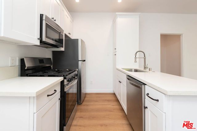 7714 Rosewood Avenue 7724, Los Angeles, CA 90036