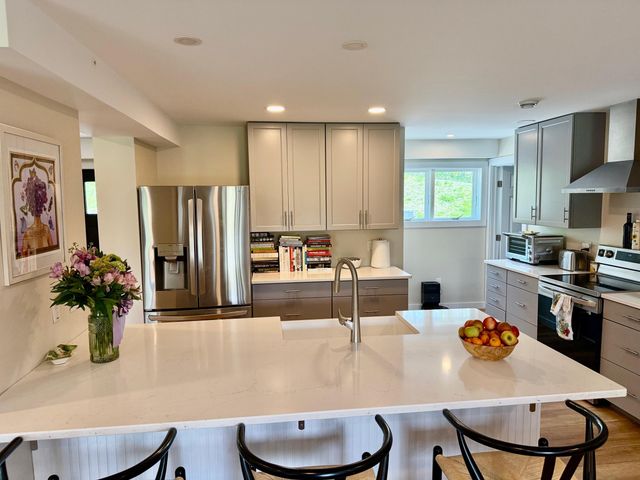 2366 Mountain Rd Apt 3, Stowe, VT 05672