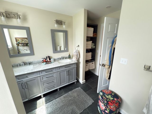 2366 Mountain Rd Apt 3, Stowe, VT 05672