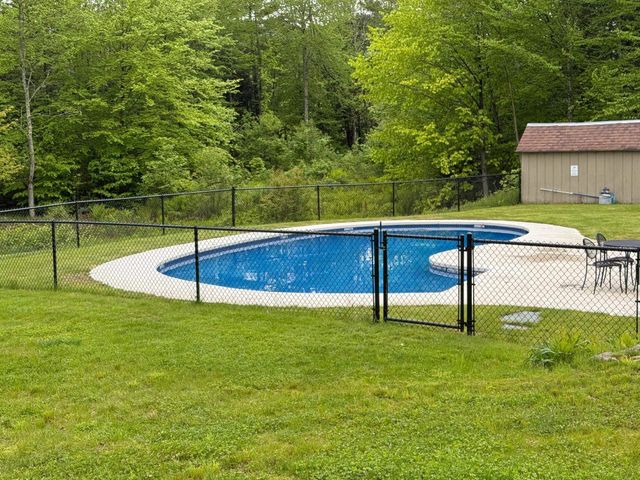 2366 Mountain Rd Apt 3, Stowe, VT 05672