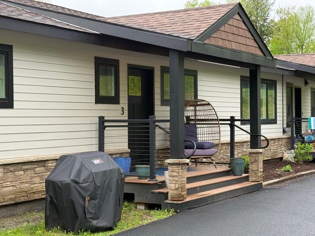 2366 Mountain Rd Apt 3, Stowe, VT 05672