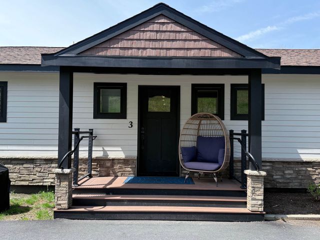 2366 Mountain Rd Apt 3, Stowe, VT 05672