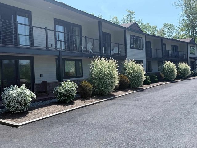 2366 Mountain Rd Apt 3, Stowe, VT 05672