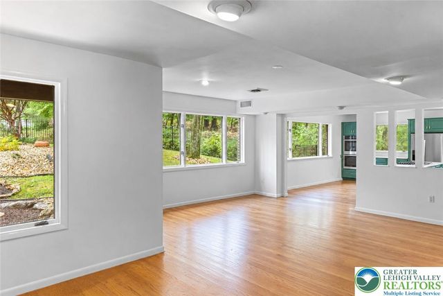 3385 Woodbridge Circle, Bethlehem City, PA 18017