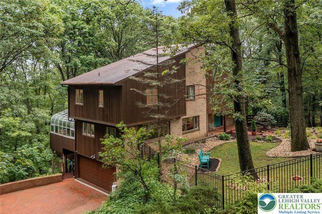 3385 Woodbridge Circle, Bethlehem City, PA 18017