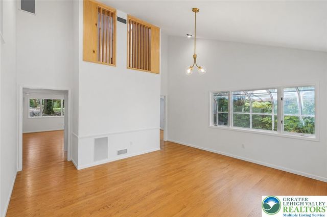 3385 Woodbridge Circle, Bethlehem City, PA 18017