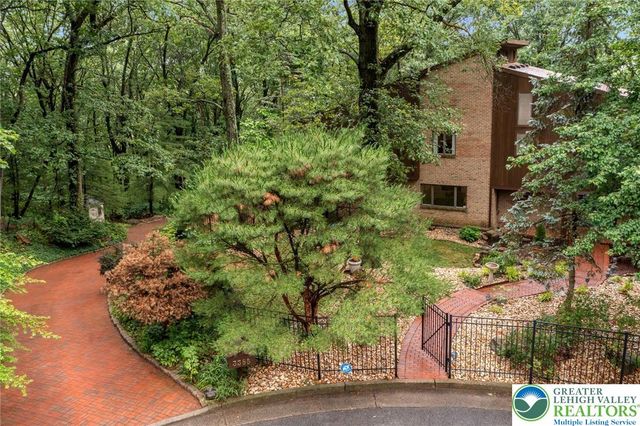 3385 Woodbridge Circle, Bethlehem City, PA 18017