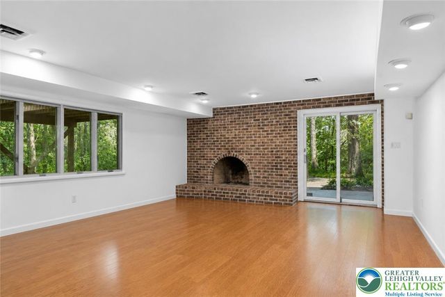 3385 Woodbridge Circle, Bethlehem City, PA 18017