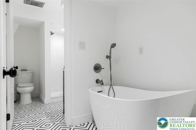 3385 Woodbridge Circle, Bethlehem City, PA 18017