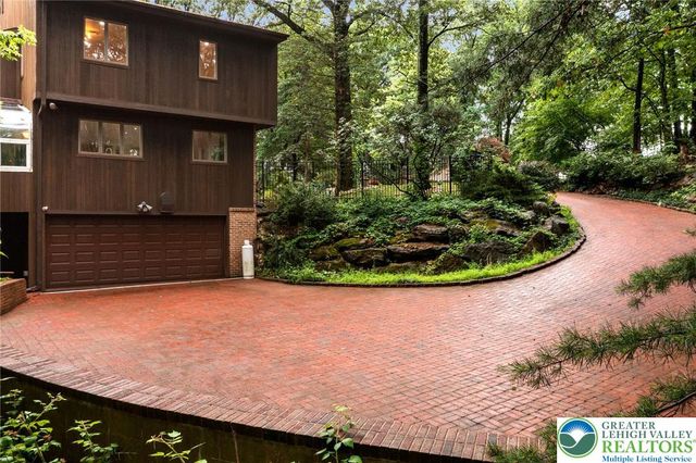 3385 Woodbridge Circle, Bethlehem City, PA 18017