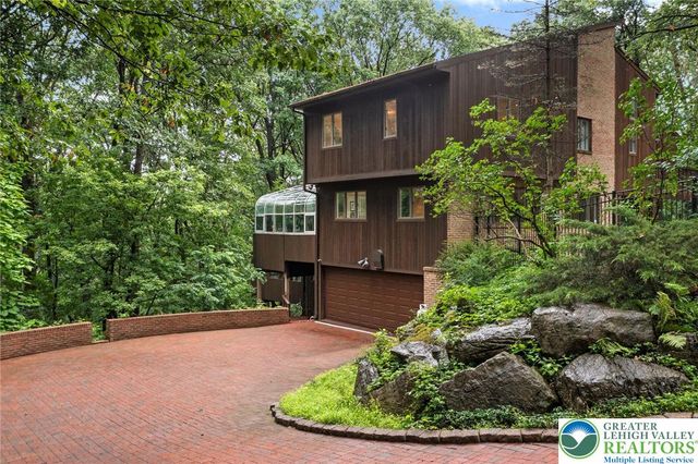 3385 Woodbridge Circle, Bethlehem City, PA 18017