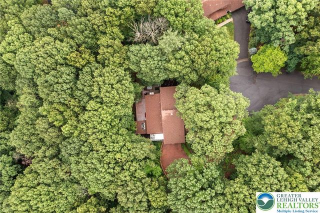 3385 Woodbridge Circle, Bethlehem City, PA 18017