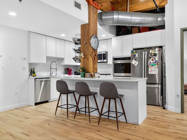 9 West Broadway 206, Boston, MA 02127