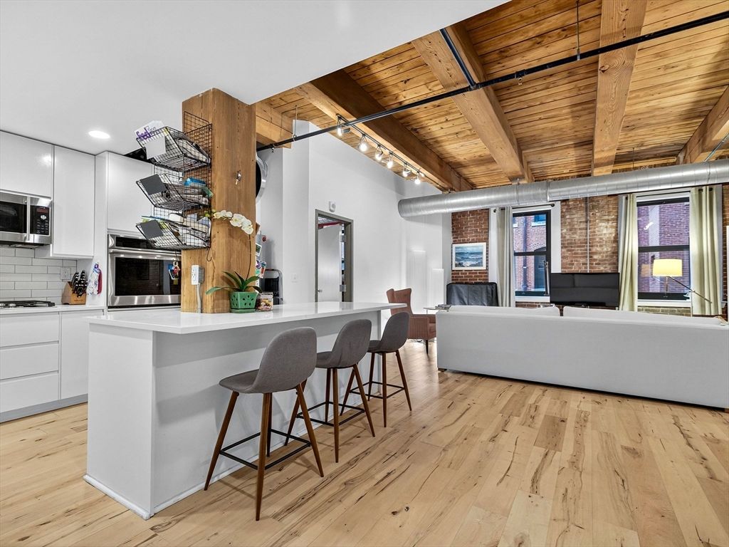 9 West Broadway 206, Boston, MA 02127