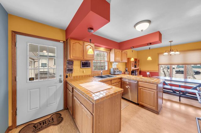 477 Idaho Avenue E, Saint Paul, MN 55130