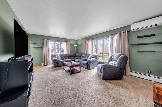 477 Idaho Avenue E, Saint Paul, MN 55130