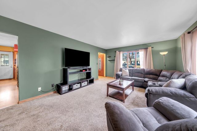 477 Idaho Avenue E, Saint Paul, MN 55130