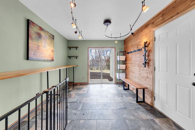 477 Idaho Avenue E, Saint Paul, MN 55130