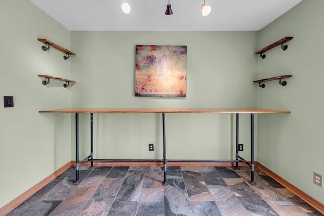 477 Idaho Avenue E, Saint Paul, MN 55130