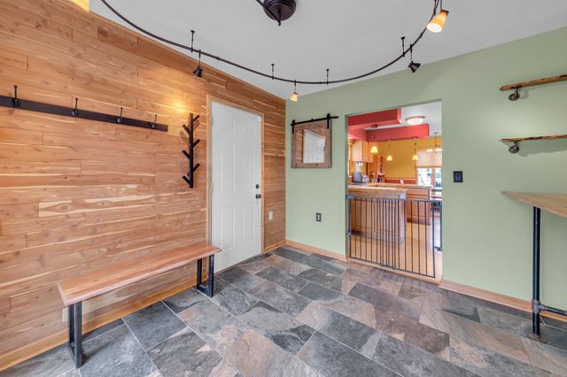 477 Idaho Avenue E, Saint Paul, MN 55130