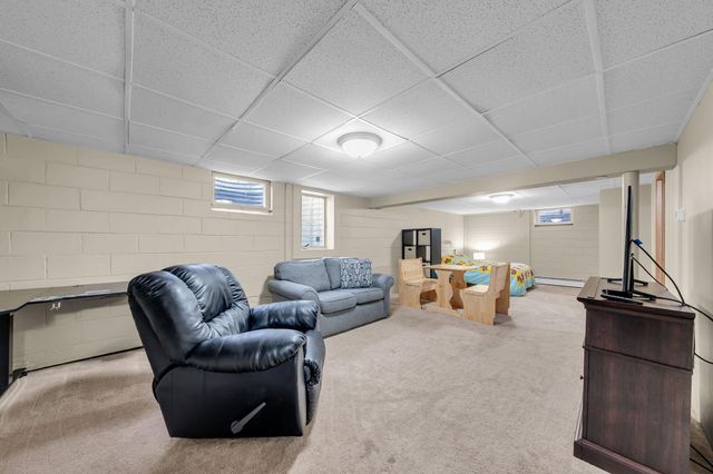 477 Idaho Avenue E, Saint Paul, MN 55130