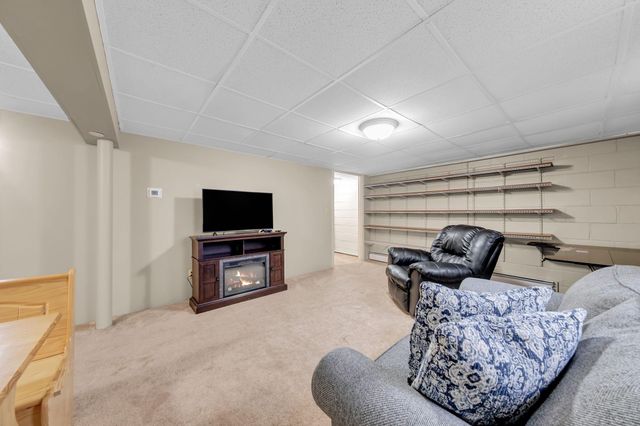 477 Idaho Avenue E, Saint Paul, MN 55130