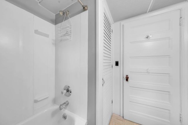 477 Idaho Avenue E, Saint Paul, MN 55130