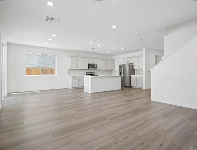 2447 Golden Bear St, Manteca, CA 95337