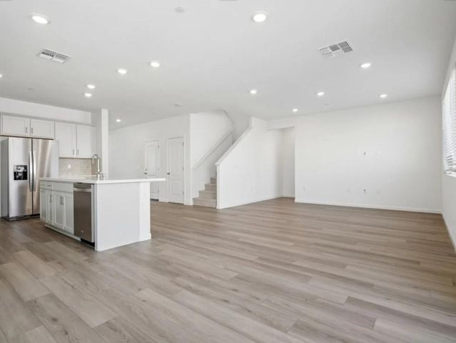 2447 Golden Bear St, Manteca, CA 95337
