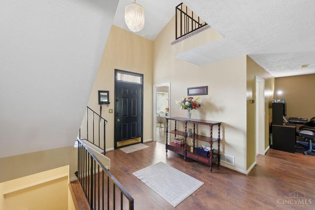26 Twin Lakes Drive, Fairfield, OH 45014