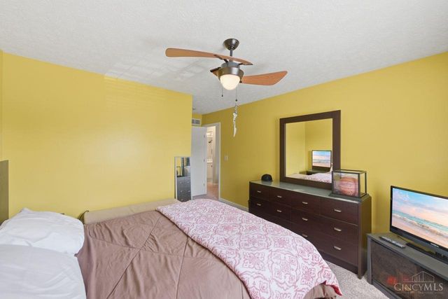 26 Twin Lakes Drive, Fairfield, OH 45014