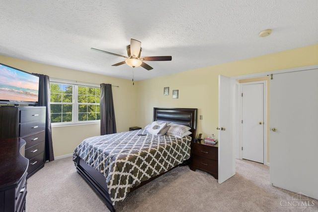 26 Twin Lakes Drive, Fairfield, OH 45014