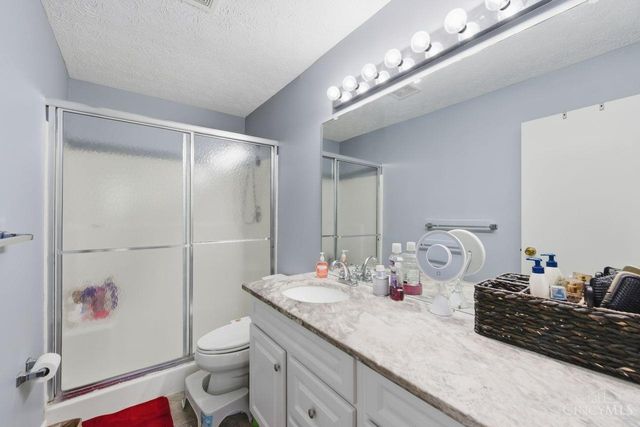 26 Twin Lakes Drive, Fairfield, OH 45014