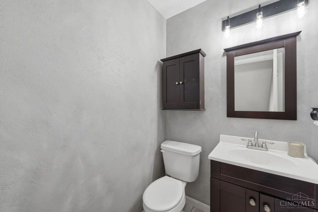 26 Twin Lakes Drive, Fairfield, OH 45014