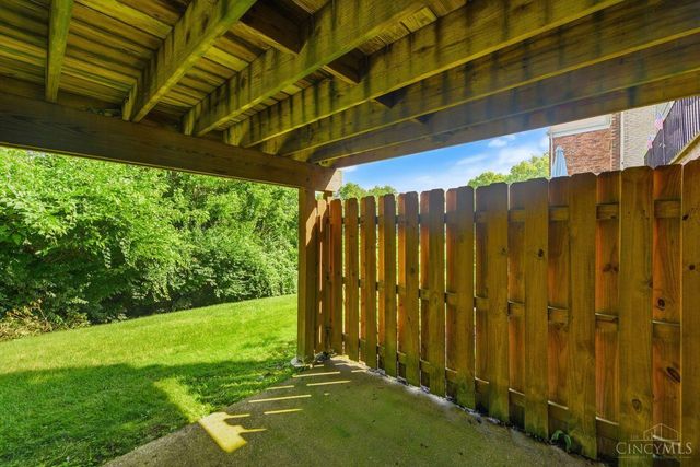 26 Twin Lakes Drive, Fairfield, OH 45014