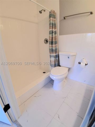 2770 W 60th Pl 201, Hialeah, FL 33016