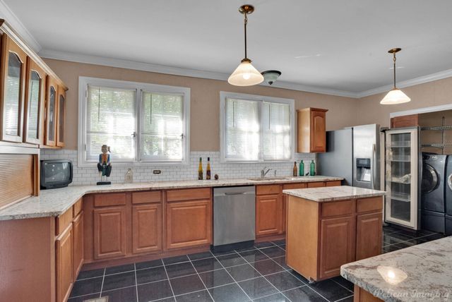 2320 Fairfield Avenue, Shreveport, LA 71104