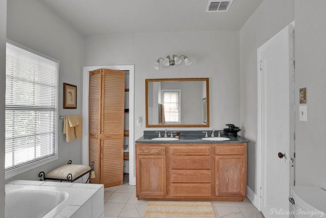 2320 Fairfield Avenue, Shreveport, LA 71104