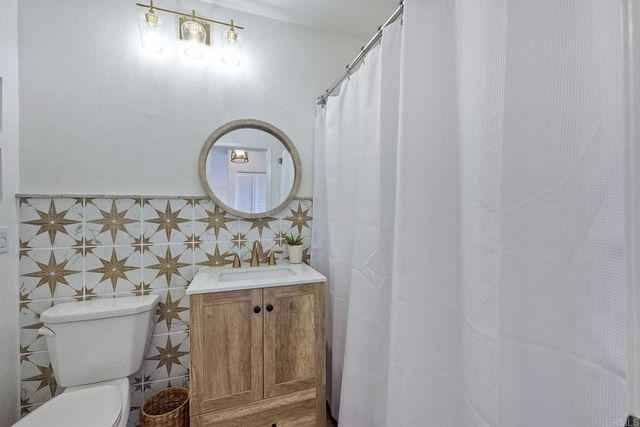 908 Caminito Madrigal F, Carlsbad, CA 92011