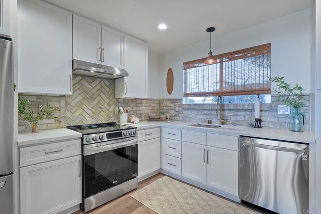 908 Caminito Madrigal F, Carlsbad, CA 92011